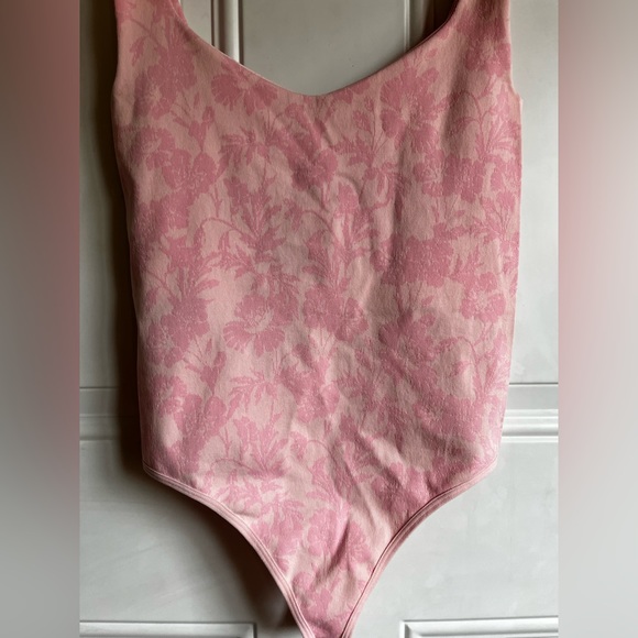 Free People | M/L Pink & White Floral Bodysuit - Picture 3 of 7